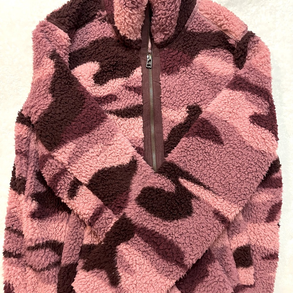 Womens pink camo fleece jacket